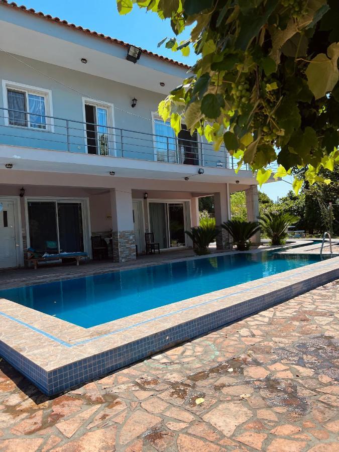 Vieri Apartments Lukove Bagian luar foto