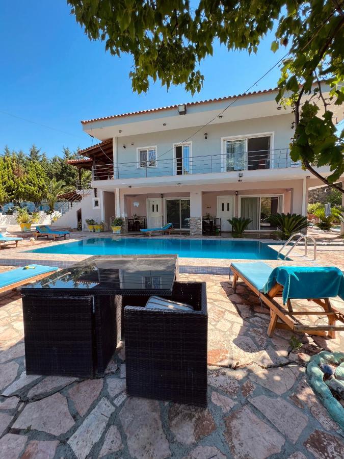 Vieri Apartments Lukove Bagian luar foto
