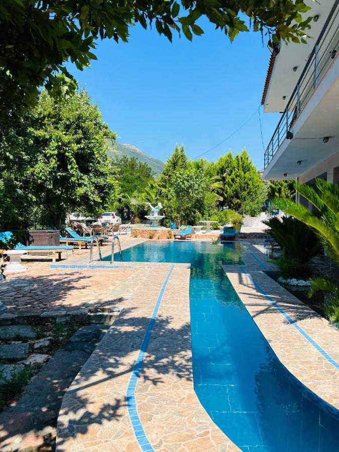 Vieri Apartments Lukove Bagian luar foto