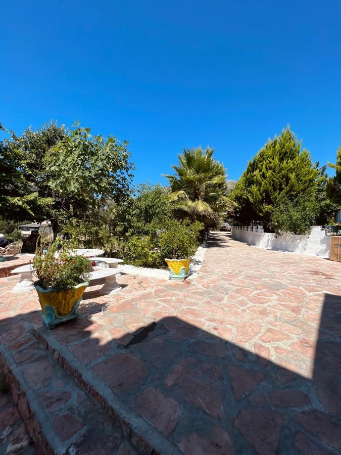 Vieri Apartments Lukove Bagian luar foto