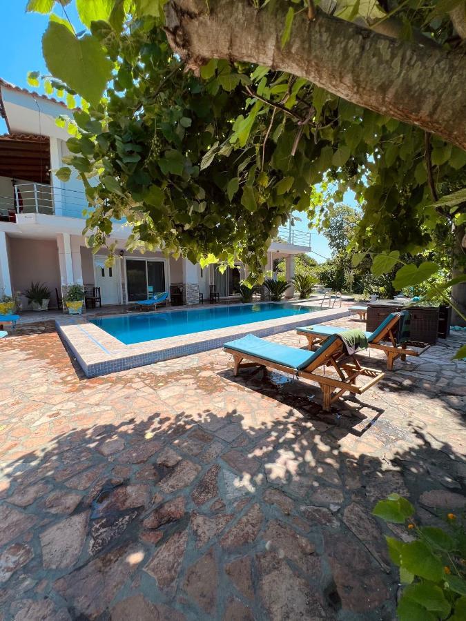 Vieri Apartments Lukove Bagian luar foto
