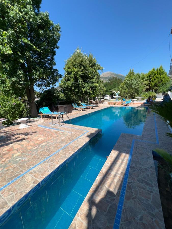 Vieri Apartments Lukove Bagian luar foto