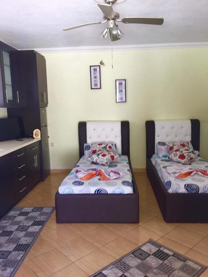 Vieri Apartments Lukove Bagian luar foto